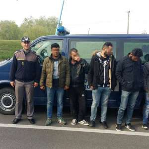 17 cetățeni străini opriți la frontieră din drumul ilegal spre Spaţiul Schengen