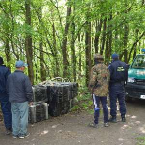 Focuri de armă la frontiera cu Ucraina pentru reţinerea unor contrabandişti