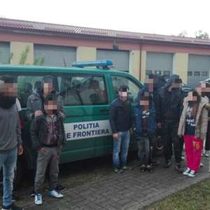 14 cetățeni străini, opriți de polițiștii de frontieră la granița cu Serbia