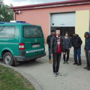 12 cetăţeni irakieni și sirieni, depistaţi în timp ce intenţionau să intre ilegal în România