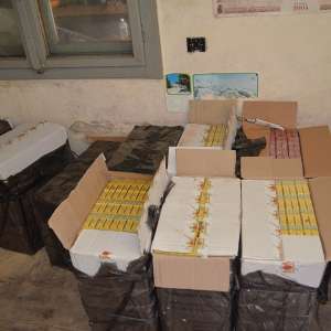 Peste 21.000 pachete ţigări confiscate în urma unei percheziţii şi a unor misiuni desfăşurate la frontiera de stat