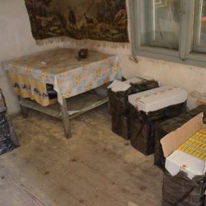 Peste 21.000 pachete ţigări confiscate în urma unei percheziţii şi a unor misiuni desfăşurate la frontiera de stat