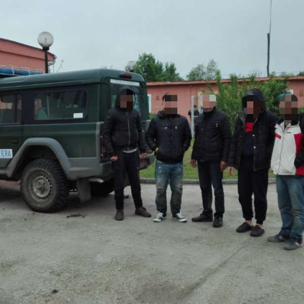14 cetățeni străini, opriţi la frontiera cu Serbia