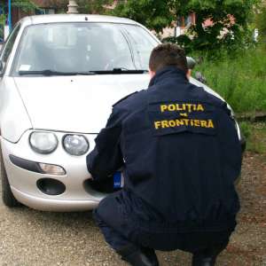 Autoturism căutat de autorităţile italiene, indisponibilizat de poliţiştii de frontieră mehedinţeni