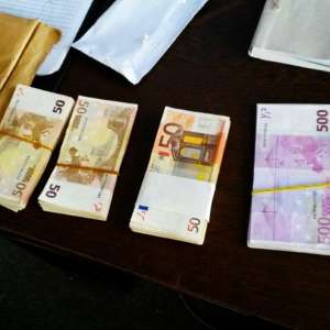 37.000 euro ascunşi în bagajele unei tinere din Bucuresti, descoperiti de lucratorii de la Punctul de Trecere a Frontierei Albita