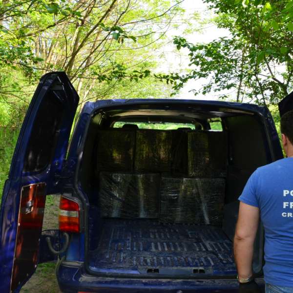 Ţigări de peste 170.000 lei, confiscate de polițiștii de frontieră