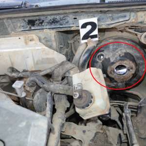 Ţigarete de contrabandă descoperite în pompele de servo-frână a două autoturisme