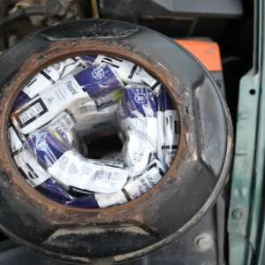 Ţigarete de contrabandă descoperite în pompele de servo-frână a două autoturisme
