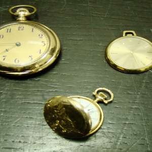 Aproximativ 1,3 kg bijuterii descoperite în bagajul unui cetatean român, la Aeroportul Cluj-Napoca