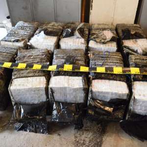 15.000 de pachete cu țigări de contrabandă, confiscate de poliţiştii de frontieră