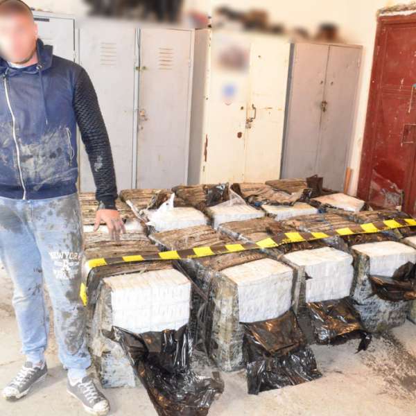 15.000 de pachete cu țigări de contrabandă, confiscate de poliţiştii de frontieră