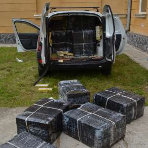 Peste 38.000 de pachete cu ţigări confiscate la frontiera de nord