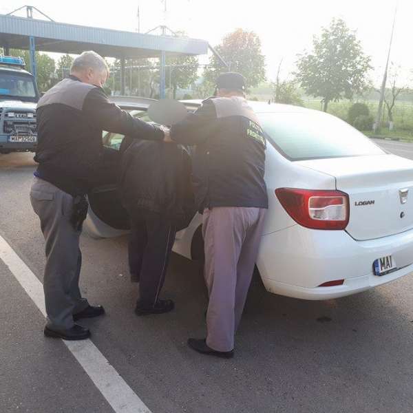  Traficant de droguri căutat în Italia, depistat la controlul de frontieră