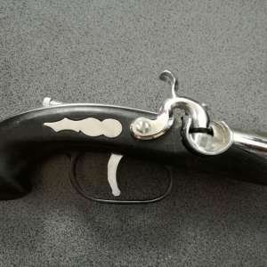 Pistoale și muniție, descoperite într-un autoturism la P.T.F. Petea