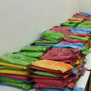 400 kg de tutun pentru narghilea ascunse într-un autocar,  depistate în P.T.F. Albiţa