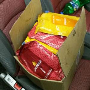 400 kg de tutun pentru narghilea ascunse într-un autocar,  depistate în P.T.F. Albiţa