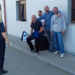 Patru cetăţeni din Kosovo, opriţi la frontiera de sud-vest