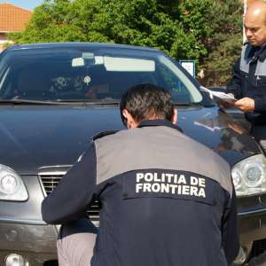 Autoturism căutat de autorităţile italiene, indisponibilizat de poliţiştii de frontieră mehedinţeni