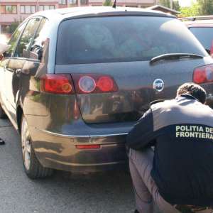 Autoturism căutat de autorităţile italiene, indisponibilizat de poliţiştii de frontieră mehedinţeni