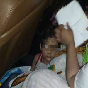 Doi minori ascunşi sub fusta mamei, descoperiţi la P.T.F Borş