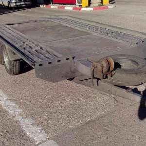 Semiremorcă radiată din circulaţie, descoperită în P.T.F. Sculeni