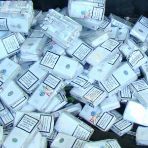 Ţigarete de contrabandă, descoperite într-un autoturism de lux