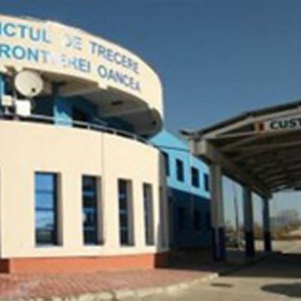 Trei cetățeni cu documente falsificate, depistați la P.T.F. Oancea