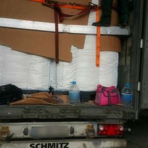 Patru cetățeni străini ascunşi în remorca unui camion, descoperiţi la P.T.F. Negru Vodă