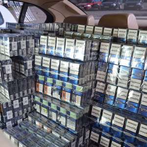 Descinderi la membrii unei rețele specializată în contrabanda cu țigări