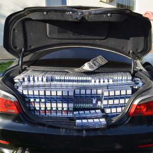 Descinderi la membrii unei rețele specializată în contrabanda cu țigări