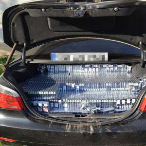 Descinderi la membrii unei rețele specializată în contrabanda cu țigări