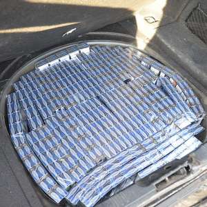 Descinderi la membrii unei rețele specializată în contrabanda cu țigări