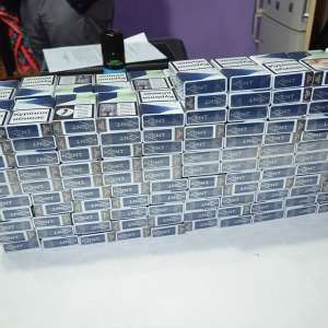 Descinderi la membrii unei rețele specializată în contrabanda cu țigări