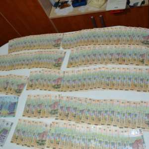 Descinderi la membrii unei rețele specializată în contrabanda cu țigări