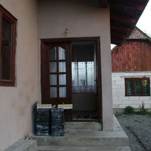 Descinderi la membrii unei rețele specializată în contrabanda cu țigări