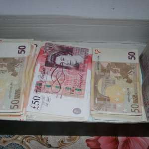 Descinderi la membrii unei rețele specializată în contrabanda cu țigări