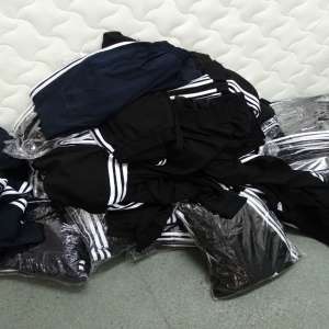 Articole de îmbrăcăminte susceptibile a fi contrafăcute, confiscate la P.T.F. Giurgiu