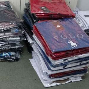 Articole de îmbrăcăminte susceptibile a fi contrafăcute, confiscate la P.T.F. Giurgiu