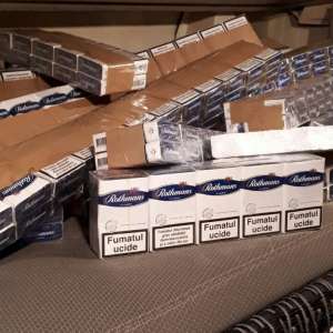 Camion capitonat cu tigări de contrabandă