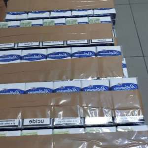 Camion capitonat cu tigări de contrabandă