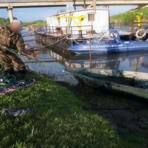 80 kilograme de peşte şi plase de pescuit în lungime de peste 1.300 metri, confiscate de poliţiştii de frontieră tulceni