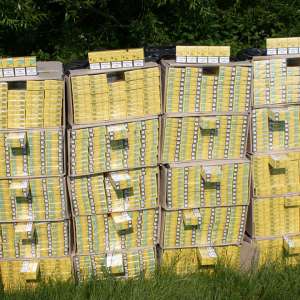 Urmăriri în trafic, focuri de armă și peste 30.000 de pachete țigări confiscate