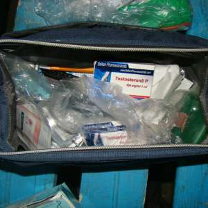 Substanţe anabolizante ascunse în cotiera unui autoturism, depistate în P.T.F. Albiţa