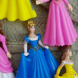 Zeci de mii de jucării susceptibile a fi contrafăcute şi nedeclarate, confiscate în Portul Constanţa Sud Agigea