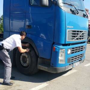 Autocamion căutat de autorităţile germane, depistat de polițiștii de frontieră ieșeni