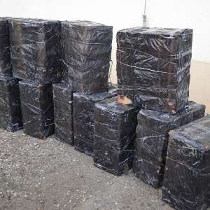 Ţigări de contrabandă transportate peste frontieră