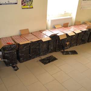 Ţigări de contrabandă transportate peste frontieră