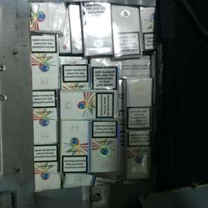 Țigări ascunse în podeaua dublă a unui autoturism, confiscate în Punctul de Trecere a Frontierei Porțile de Fier I