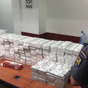 Țigări ascunse în podeaua dublă a unui autoturism, confiscate în Punctul de Trecere a Frontierei Porțile de Fier I