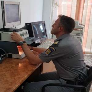 La volan, cu permisul de conducere suspendat